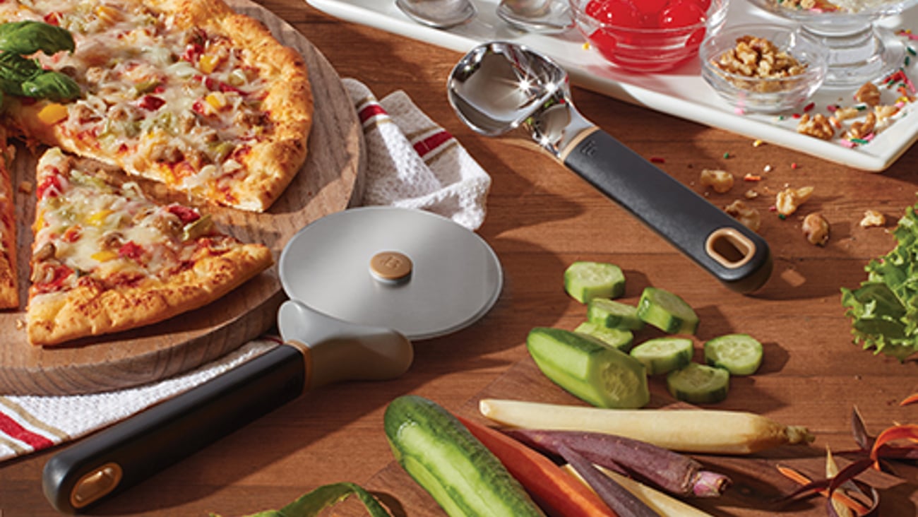 Pizza cutter and tools