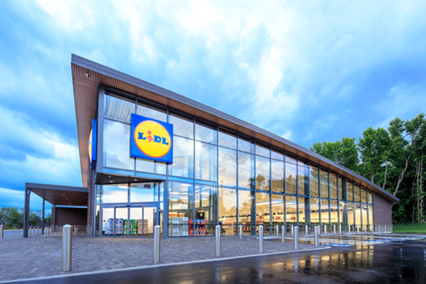 Lidl storefront