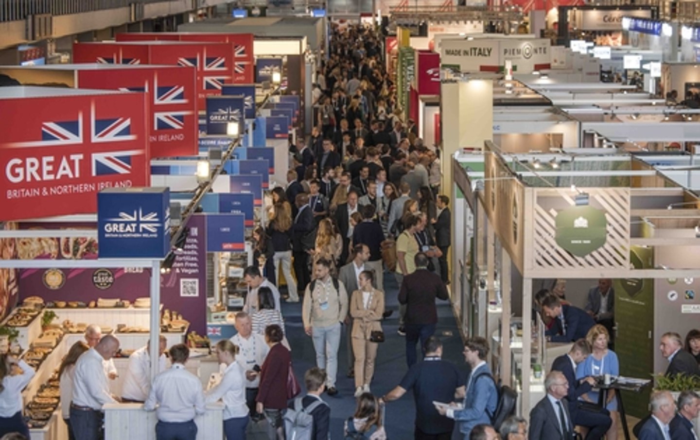 Show attendees packed the aisles at PLMA's annual European show.