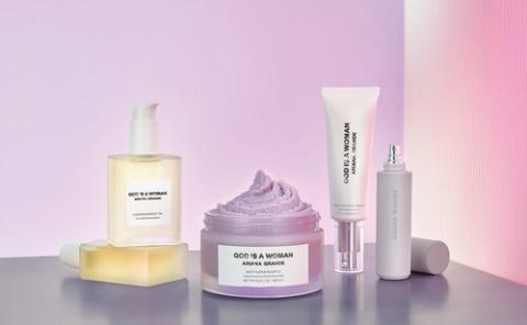 Ariana Grande at Ulta Beauty